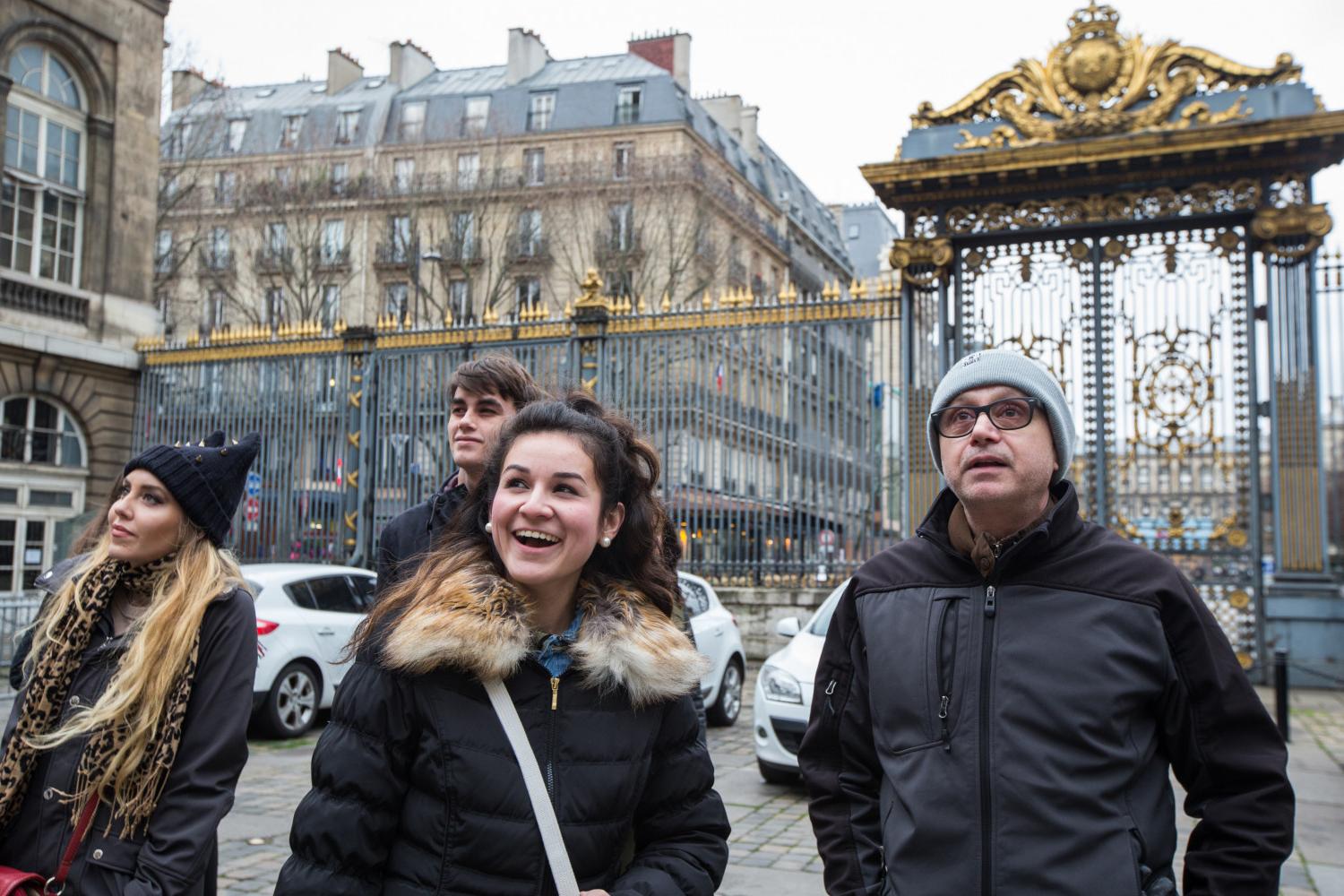 <a href='http://ks2.hxsy168.net'>博彩网址大全</a> French Professor Pascal Rollet leads students on a study tour in Paris.